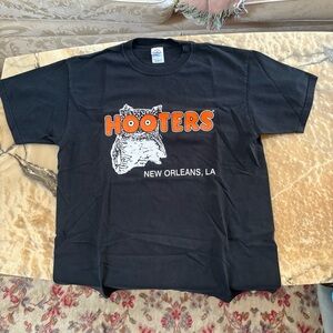 Hooters Black and Orange Tee